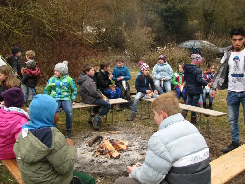 Kinder beim Brauchtum in Kerpen